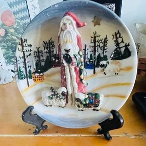 Like new Ganz 3D Santa w/Sheep Decorative Plate